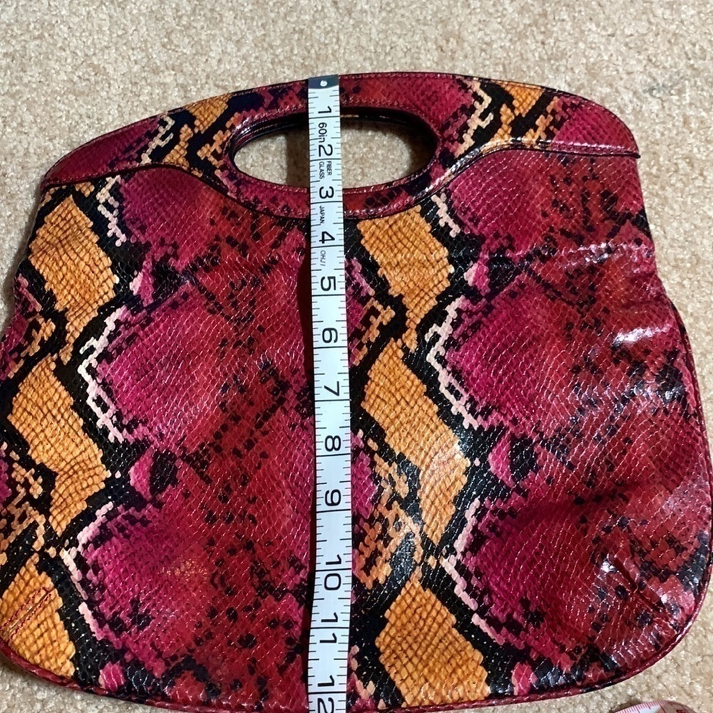 GORGEOUS Nine & Co. Faux Snakeskin Clutch NWOT - Picture 10 of 10